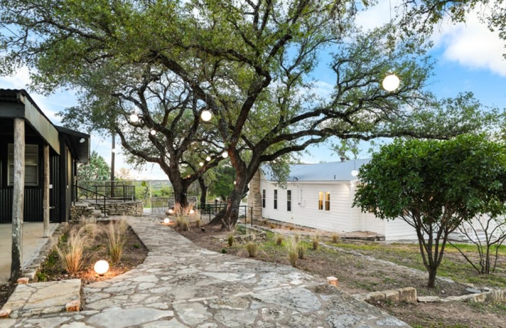 Camp Hideaway Hill Country Lodging & Events Venue 93 The Main House-image1